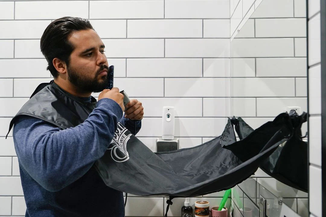 Beard Grooming Cape - Black - Image 3